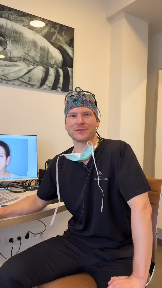 Nicht jede ästhetische Behandlung endet harmlos. Bei dieser Patientin wurde im Wangenbereich eine nicht zugelassene Substanz injiziert, mit deutlichen Vernarbungen und Fibrosierungen als Folge. Unser Ziel heute: verbliebene Defizite korrigieren und Volumen anatomisch sinnvoll wiederherstellen. Dieser Fall zeigt, wie entscheidend Erfahrung, Anatomiekenntnis und die richtige Indikation sind. Bitte informieren Sie sich gut und vertrauen Sie nur Behandler:innen mit nachweislicher Expertise. Ästhetik ist Medizin.