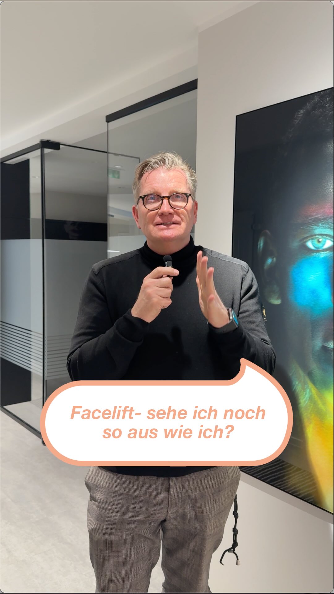 „Sehe ich danach noch so aus wie ich?“ Diese Frage stellt fast jede Patientin und jeder Patient vor einem Facelift. Ein gutes Facelift verändert kein Gesicht. Es bringt das Gewebe dorthin zurück, wo es einmal war. #harmonisierung #facelift #kassel #noahklinik #faceliftdoc