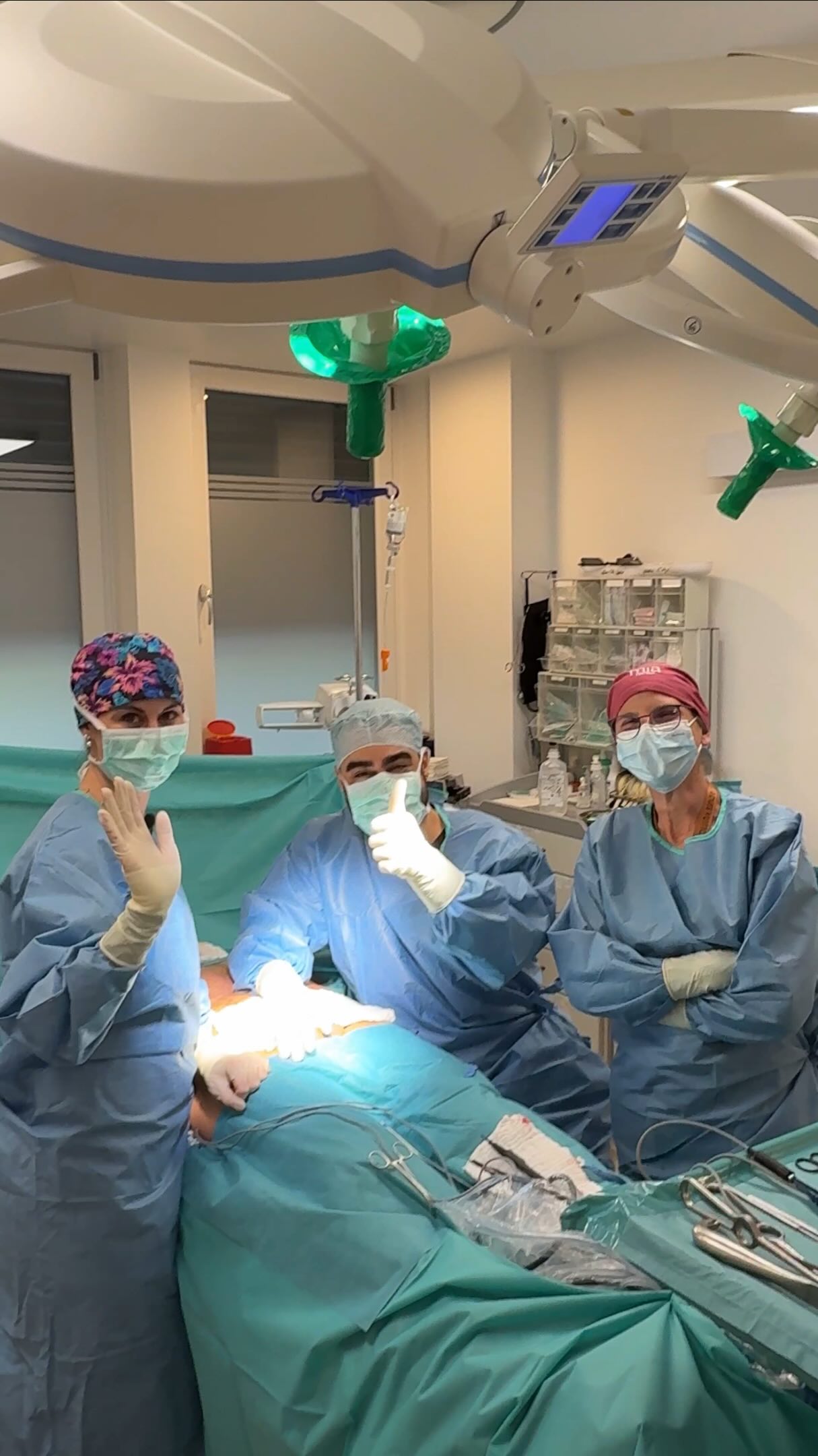 Grüße nach Thailand 🌴✈️ Während der Chef im Urlaub ist, läuft bei uns alles weiter. Ein kleiner Einblick, was wir heute schon geschafft haben. #noahklinik #plastischechirurgie #ästhetischechirurgie #bauchdeckenstraffung