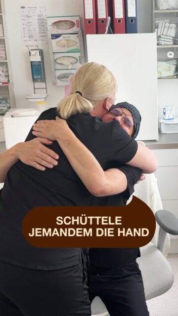🤝 Schüttle die Hand von jemandem, der heute... #noahklinik #plastischechirurgie #ästhetischechirurgie #behindthescenes #funny