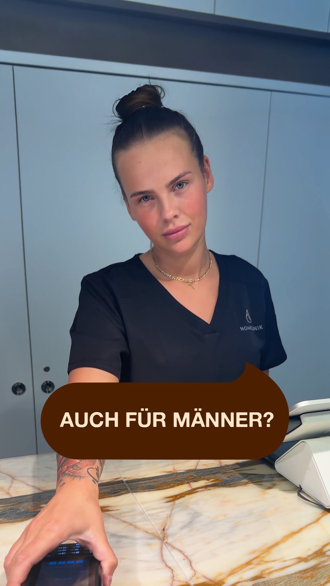 🤡 Spaß beiseite: Natürlich bieten wir auch zahlreiche Behandlungen speziell für Männer an: von Gesichts- und Lidchirurgie über Gynäkomastie bis hin zu Body Contouring und vielem mehr. #noahklinik #plastischechirurgie #ästhetischechirurgie #funny #behindthescenes